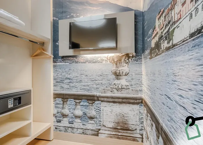 Hotiday Paoli كومو