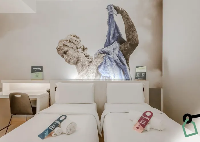 Hotiday Paoli فندق كومو