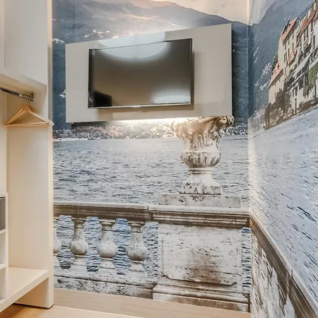 Hotiday Paoli Комо